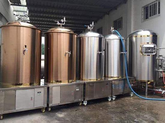 啤酒罐聚氨酯填充夾層澆注 發泡機(圖1) 啤酒罐聚氨酯填充夾層澆注