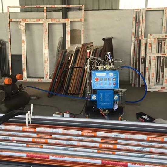 斷橋鋁門(mén)窗灌注聚氨酯(圖2) 小型Q2600D斷橋鋁門(mén)窗灌注聚氨酯發(fā)泡設(shè)備