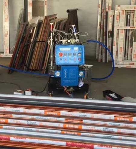 鋁型材發泡機(圖1) Q2600D氣動鋁型材發泡機