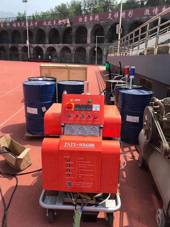 聚脲怎么施工?聚脲詳細的施工流程是什么?(圖1) 體育看臺聚脲施工案例