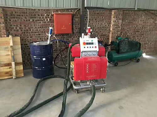 泡沫雕塑表面硬化(圖1) 泡沫雕塑表面硬化涂料聚脲噴涂機