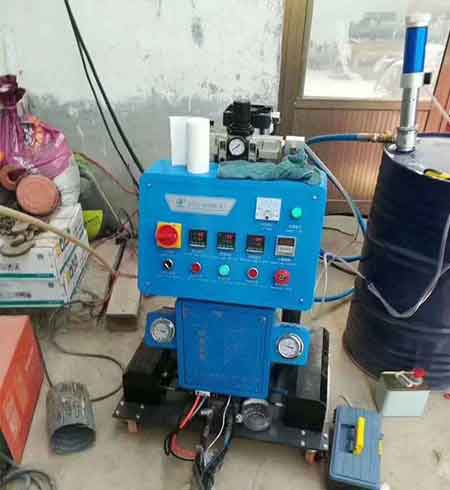 冷藏車廂板廂體填充聚氨酯噴涂機(圖2) Q2600D冷藏車廂板廂體填充聚氨酯噴涂機