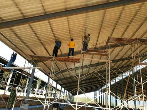 養(yǎng)殖業(yè)彩鋼瓦廠(chǎng)棚保溫 聚氨酯噴涂頂棚(圖2) 聚氨酯噴涂頂棚設(shè)備參數(shù)