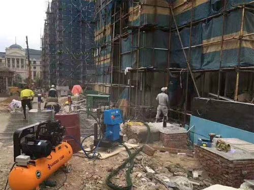 外墻聚氨酯噴涂機(圖2) 外墻聚氨酯噴涂機